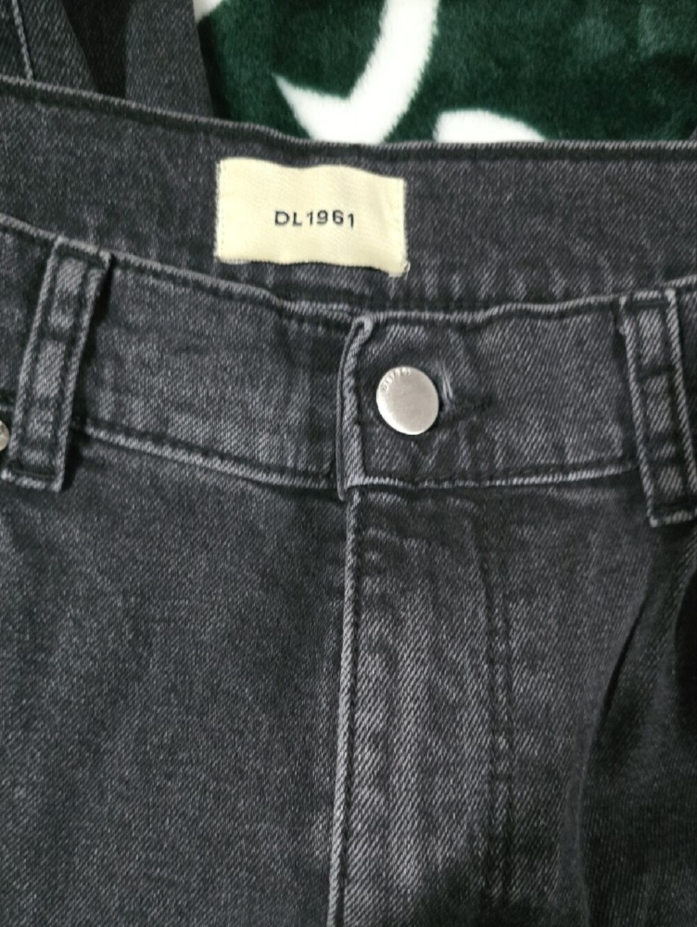 DL1961 Straight Leg Jeans in Washed Black